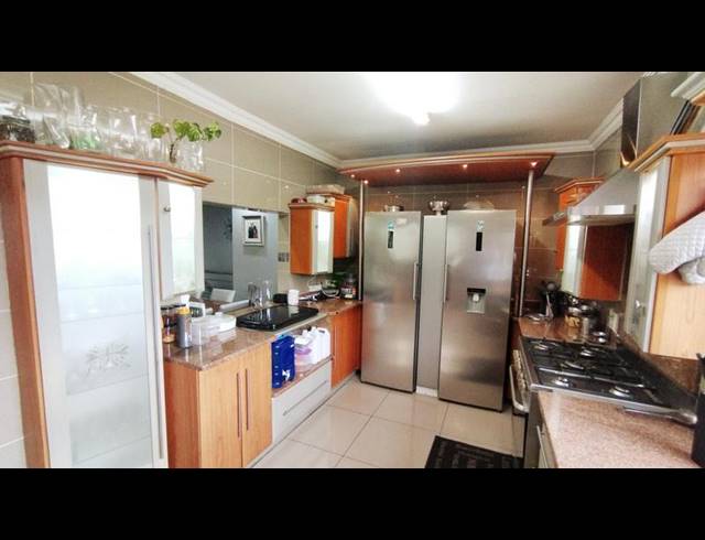 5 BEDROOM HOUSE FOR SALE IN MONTROSE